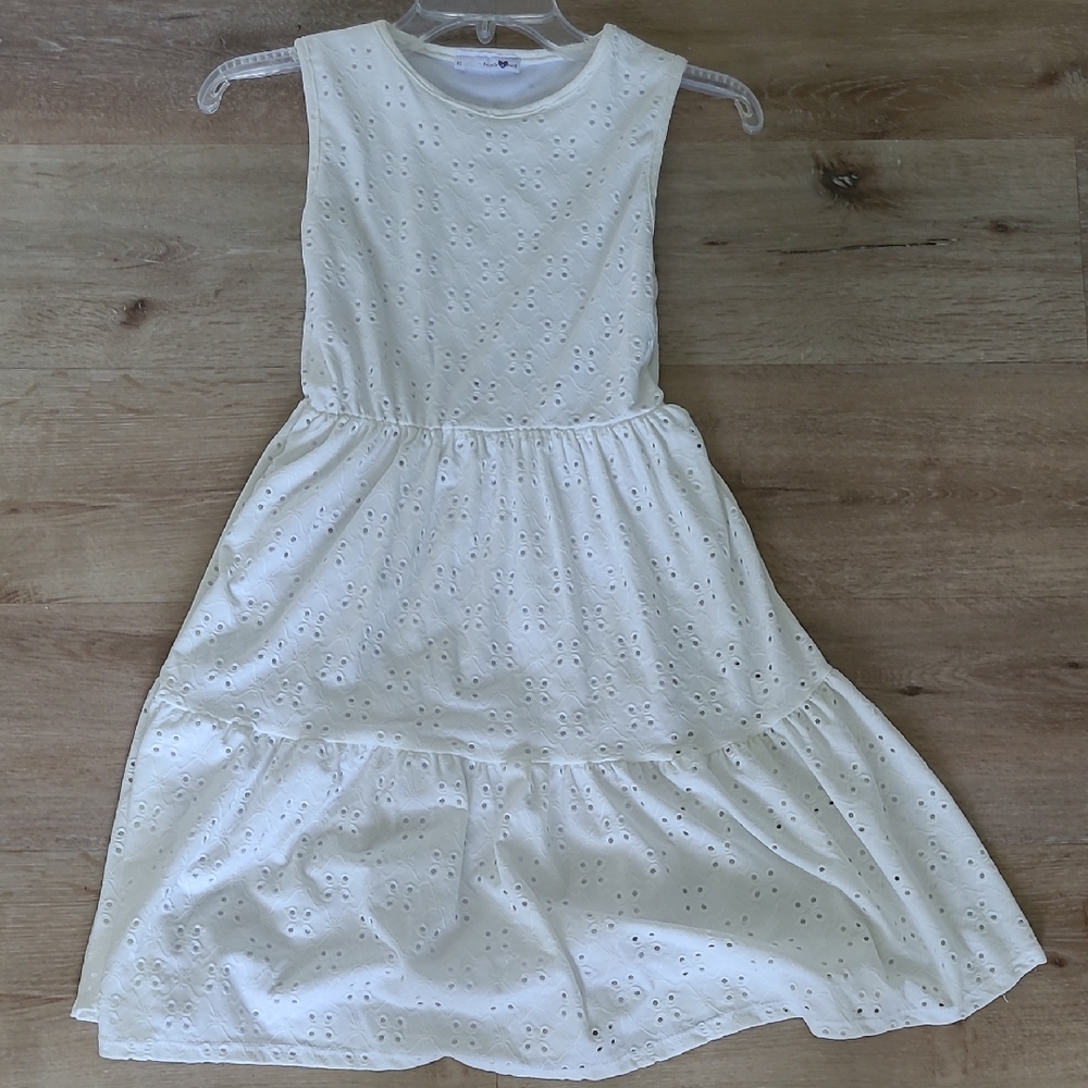 Elegant Eyelet Dress in White Size Xs